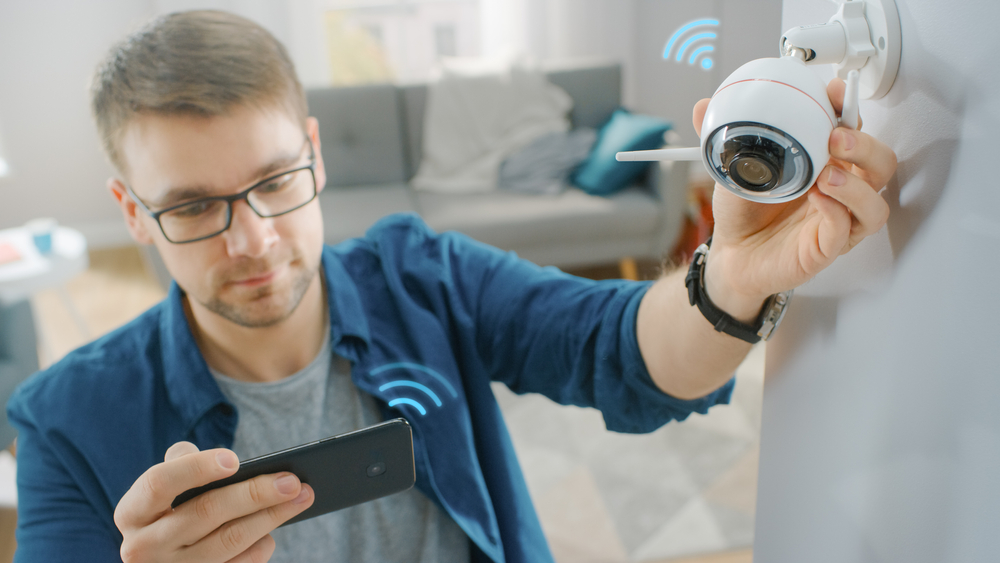wireless security system interacting with smartphone